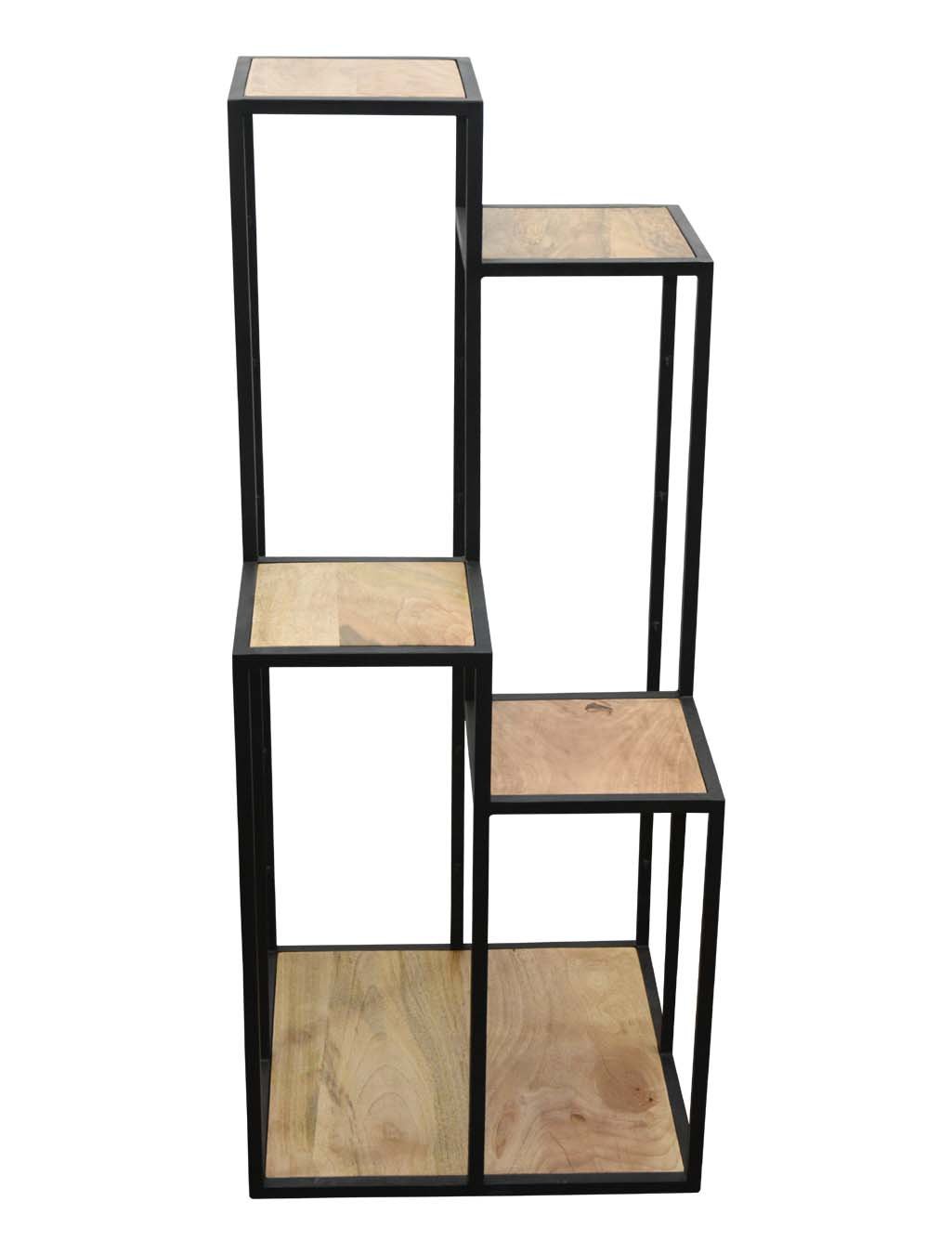 corner-plant-stands-tall