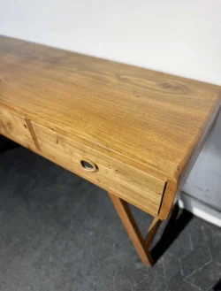 Warp-Resistant Storage Table
